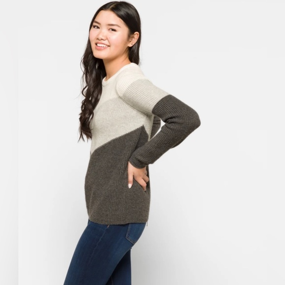 Stitch Did Design History Sweater grey nwt medium - Picture 2 of 9